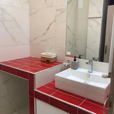 Center Apartment *
